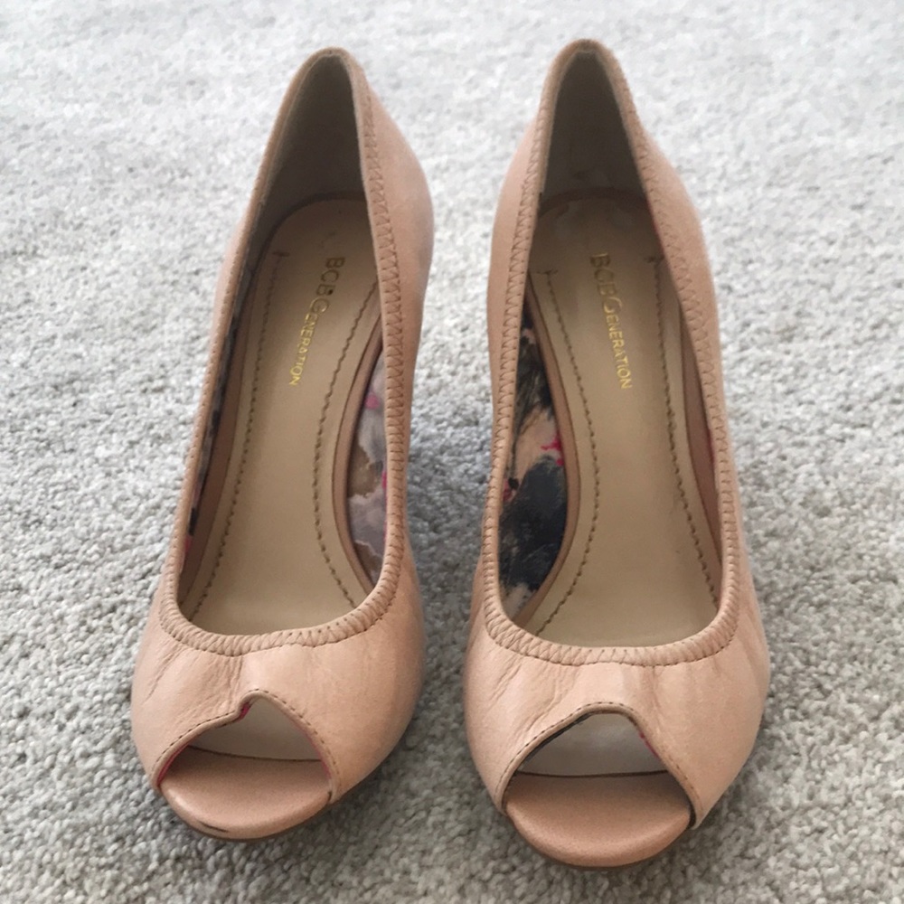 BCBG peep toe wedges- size 7.